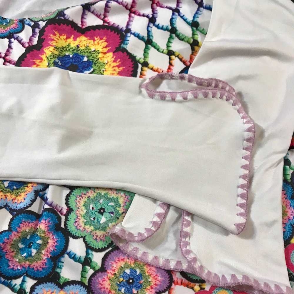 Colorful long sleeve shirt ideal with jeans